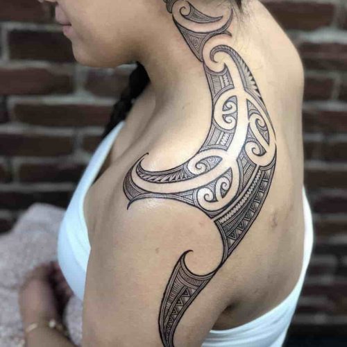 Maori-Ta-moko-tatuaggio-donna-spalla-tattoo-women